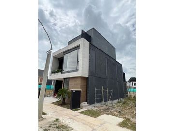 HERMOSA CASA PARA ESTRENAR EN RIONEGRO, SECTOR BARRO BLANCO
