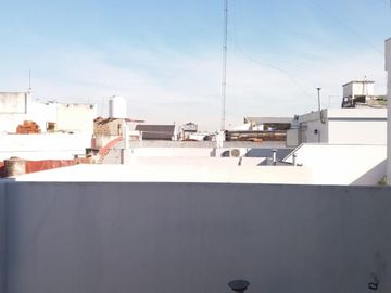 VENTA DE DEPARTAMENTO DE 3 AMBIENTES C/ TERRAZA PROPIA EN EXCELENTE ESTADO ZONA MATADEROS