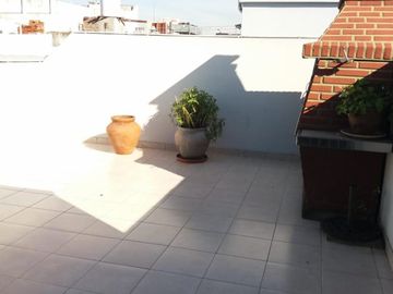 VENTA DE DEPARTAMENTO DE 3 AMBIENTES C/ TERRAZA PROPIA EN EXCELENTE ESTADO ZONA MATADEROS