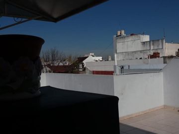 VENTA DE DEPARTAMENTO DE 3 AMBIENTES C/ TERRAZA PROPIA EN EXCELENTE ESTADO ZONA MATADEROS