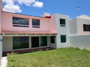 CASA EN VENTA  EN CUMBRES DEL LAGO OPORTUNIDAD