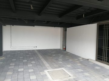 Casa por estrenar Cumbayá vía intervalles 273m2 4 habitaciones