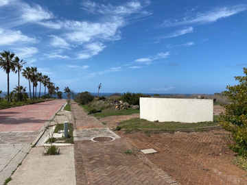 Venta  residencia en  exclusivo fracccionamiento- campo de golf con vista al mar
