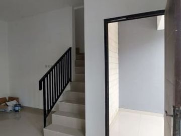 RUMAH BARU MURAH 2 LANTAI SIAP HUNI ASRI DAN NYAMAN DI WIBAWA MUKTI JATIASIH BEKASI