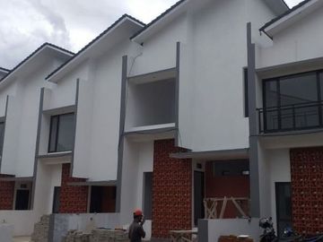 Hunian Exclusive Strategis 2 lantai 750 meter ke Sarana Olah Raga Arcamanik Harga 700 juta-an MURAH !!