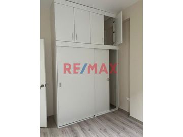 Ubicadísimo departamento a 7 cuadras de la Universidad Católica. Ideal para estudiante. Edificio completamente nuevo, de estreno, posee las siguientes