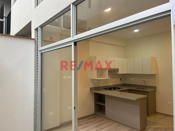 Ubicadísimo departamento a 7 cuadras de la Universidad Católica. Ideal para estudiante. Edificio completamente nuevo, de estreno, posee las siguientes