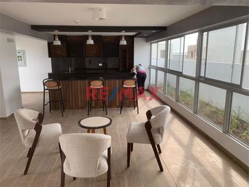 Ubicadísimo departamento a 7 cuadras de la Universidad Católica. Ideal para estudiante. Edificio completamente nuevo, de estreno, posee las siguientes