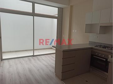 Ubicadísimo departamento a 7 cuadras de la Universidad Católica. Ideal para estudiante. Edificio completamente nuevo, de estreno, posee las siguientes
