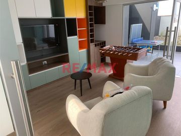 Ubicadísimo departamento a 7 cuadras de la Universidad Católica. Ideal para estudiante. Edificio completamente nuevo, de estreno, posee las siguientes