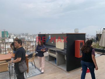 Ubicadísimo departamento a 7 cuadras de la Universidad Católica. Ideal para estudiante. Edificio completamente nuevo, de estreno, posee las siguientes