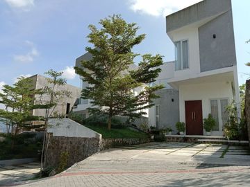 Rumah Exclusive Nyaman dan Asri di Jatinangor Bandung Akses ke 2 pintu tol Cileunyi dan Cisumdawu, Angsuran 4 Juta-an.