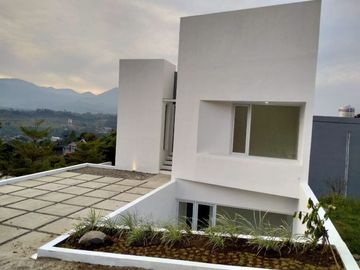 Rumah Exclusive Nyaman dan Asri di Jatinangor Bandung Akses ke 2 pintu tol Cileunyi dan Cisumdawu, Angsuran 4 Juta-an.