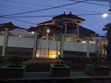 Rumah Mewah Hook 2 Lantai Siap Huni Murah Strategis SHM IMB di Perumahan Elite Malang