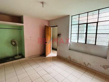 Oportunidad De Inversión – Casa De 160 M² De Terreno En Los Olivos Parámetros Para 5 Pisos