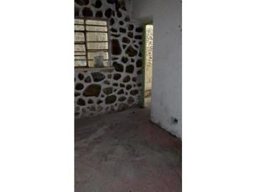 CASA EN VENTA CON VISTA AL LAGO PARA REMODELAR 