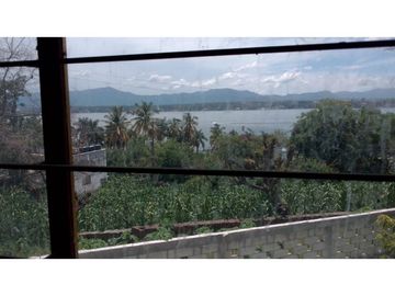 CASA EN VENTA CON VISTA AL LAGO PARA REMODELAR 