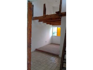 CASA EN VENTA CON VISTA AL LAGO PARA REMODELAR 