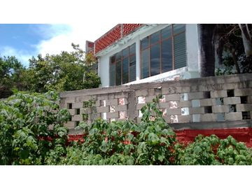 CASA EN VENTA CON VISTA AL LAGO PARA REMODELAR 