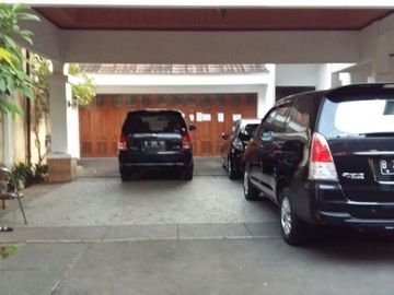 Rumah halaman luas, shm, swimming pool, di cinere
