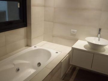 Excelente departamento de 3 ambientes de categoria con dos cocheras en Brown y San luis