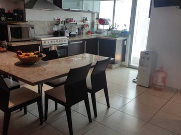 Casa en venta en el Periférico Puebla a 10 minutos de La Vista de 300 m2 de terreno