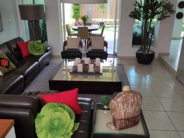 Casa en venta en el Periférico Puebla a 10 minutos de La Vista de 300 m2 de terreno