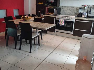 Casa en venta en el Periférico Puebla a 10 minutos de La Vista de 300 m2 de terreno