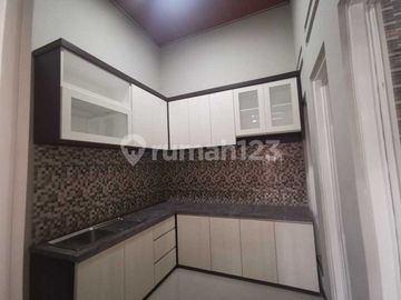 Rumah Baru Dekat Paragon Mall dan Daerah Komersial Mangkubumen Solo