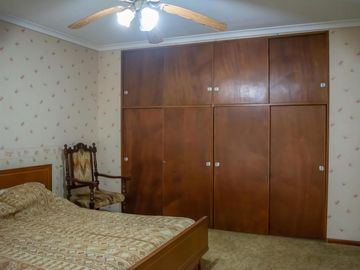 Casa de 4 ambientes con cochera en venta en Martinez