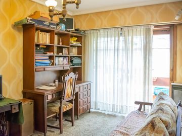 Casa de 4 ambientes con cochera en venta en Martinez