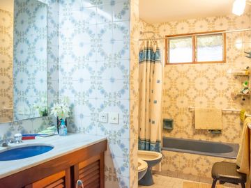 Casa de 4 ambientes con cochera en venta en Martinez