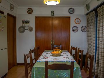 Casa de 4 ambientes con cochera en venta en Martinez