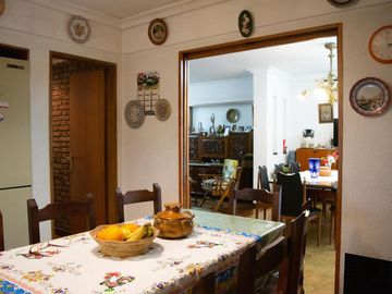 Casa de 4 ambientes con cochera en venta en Martinez