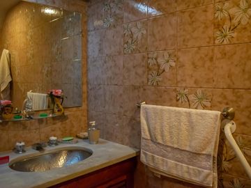 Casa de 4 ambientes con cochera en venta en Martinez
