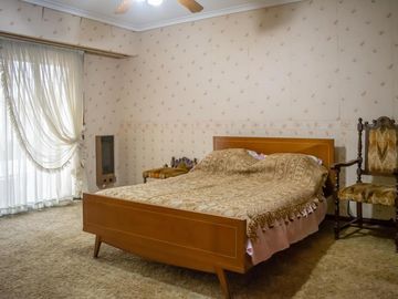 Casa de 4 ambientes con cochera en venta en Martinez