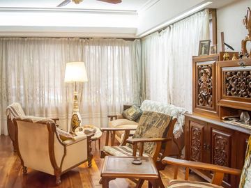 Casa de 4 ambientes con cochera en venta en Martinez