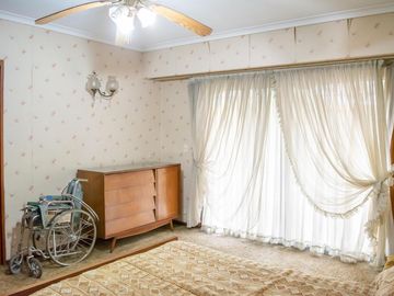 Casa de 4 ambientes con cochera en venta en Martinez