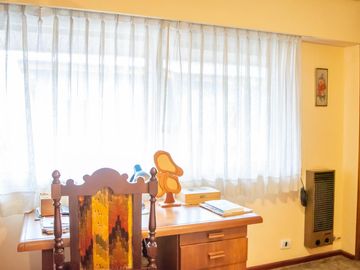 Casa de 4 ambientes con cochera en venta en Martinez