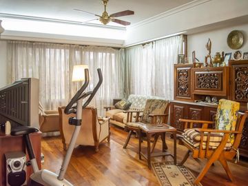 Casa de 4 ambientes con cochera en venta en Martinez