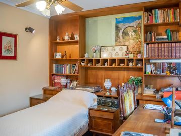 Casa de 4 ambientes con cochera en venta en Martinez