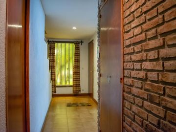 Casa de 4 ambientes con cochera en venta en Martinez