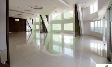 Calyx Centere - Live. Work. Play. Right at Home