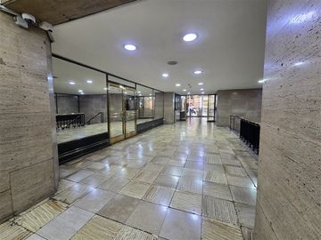 Oficina en venta, Moneda 920. Metro U. de Chile