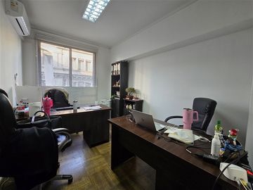 Oficina en venta, Moneda 920. Metro U. de Chile