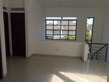 Rumah Baru Komplek Batununggal Indah