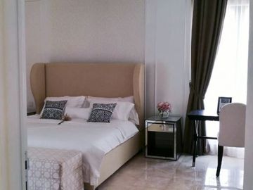 Townhouse Mewah dengan Fasilitas Kolam Renang di Meruya