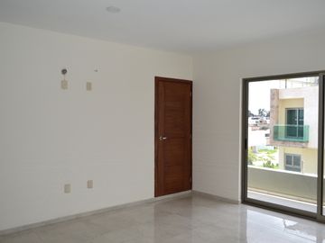 Casa con recámara en planta baja, para estrenar, Argenta Residencial