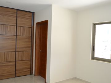 Casa con recámara en planta baja, para estrenar, Argenta Residencial