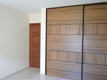 Casa con recámara en planta baja, para estrenar, Argenta Residencial
